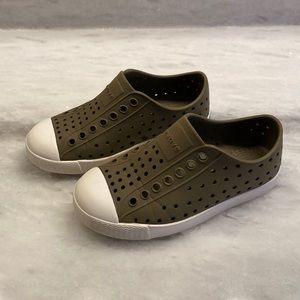 Native Jefferson Child Shoes. Size 10. Utility Green.